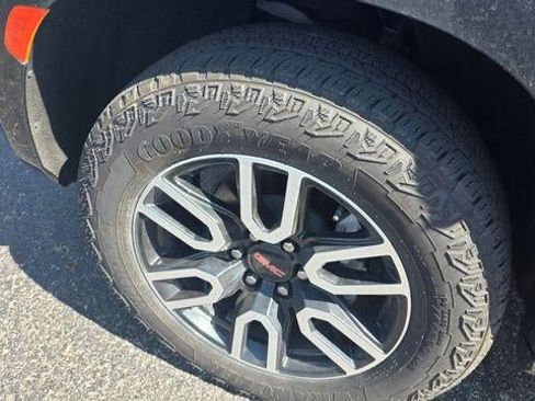 Used 2023 GMC Yukon AT4 w/ AT4 Premium Package AWD/4WD image 10