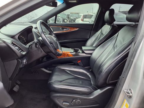 Used 2018 Lincoln MKX Select w/ Select Plus Package FWD image 17