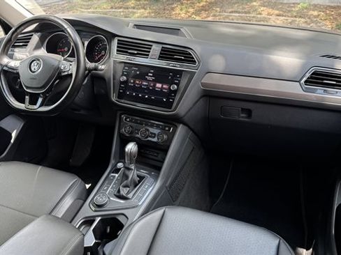 Used 2018 Volkswagen Tiguan SE w/ 3rd Row Seat Package AWD/4WD image 9