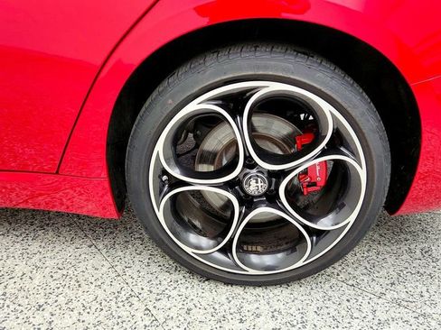 Used 2024 Alfa Romeo Giulia Ti AWD/4WD image 9
