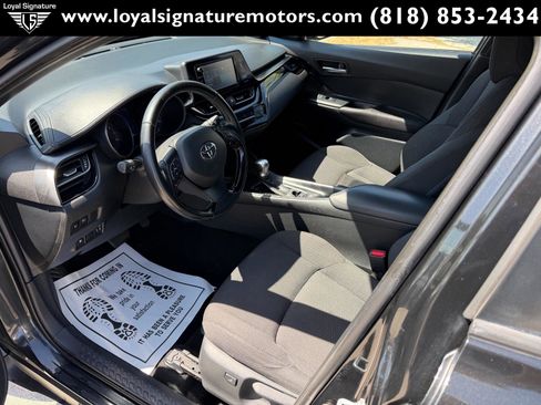 Used 2018 Toyota C-HR XLE FWD image 16