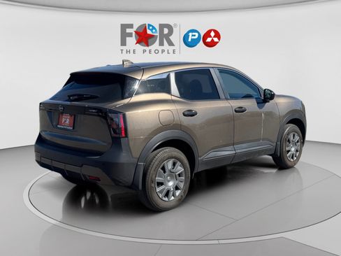 Used 2025 Nissan Kicks S image 5