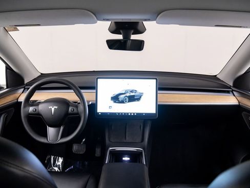 Used 2024 Tesla Model Y Long Range image 10