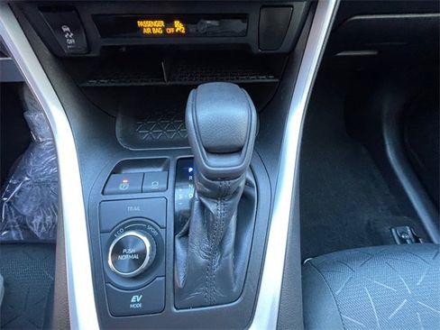 Used 2021 Toyota RAV4 XLE image 22