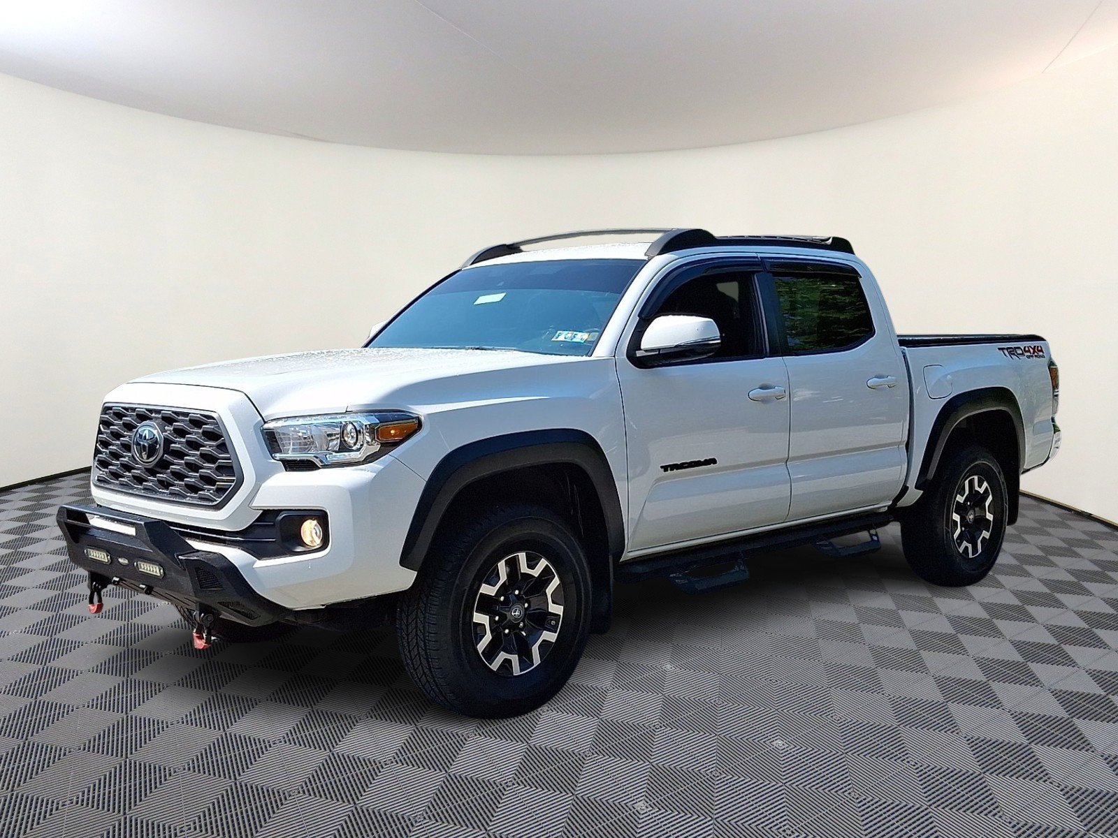 Used 2020 Toyota Tacoma TRD Off-Road AWD/4WD image 3