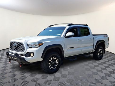 Used 2020 Toyota Tacoma TRD Off-Road AWD/4WD image 3