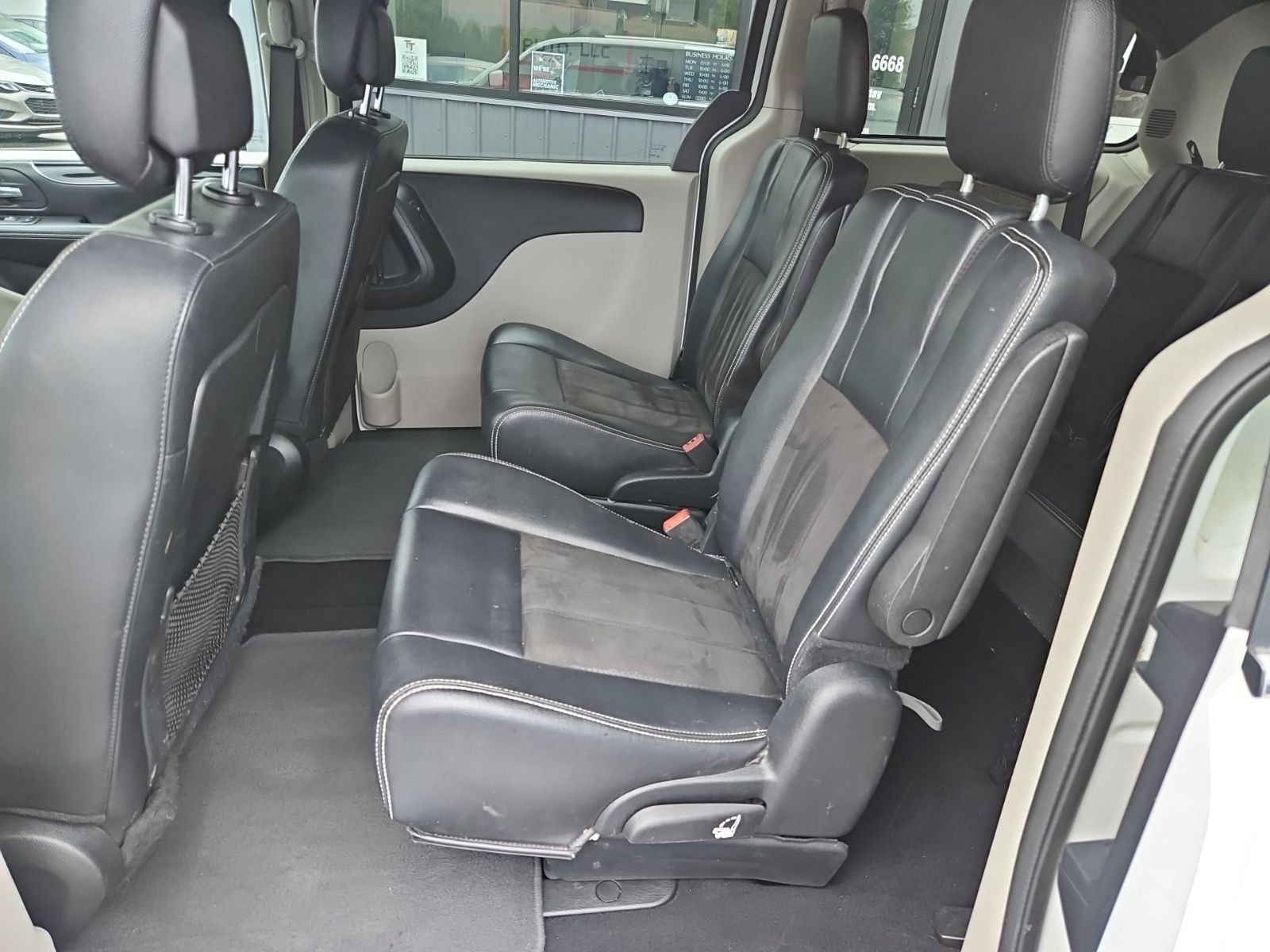 Used 2019 Dodge Grand Caravan SXT FWD image 15