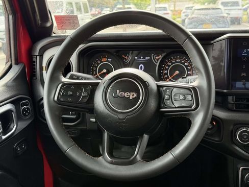 Used 2024 Jeep Wrangler Unlimited Sport AWD/4WD image 19