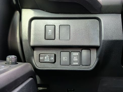 Used 2020 Toyota Tacoma TRD Off-Road w/ Technology Package AWD/4WD image 26