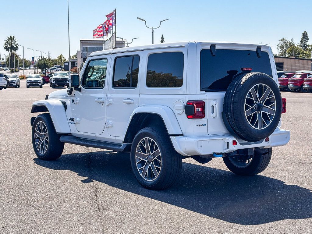 Used 2022 Jeep Wrangler Unlimited Sahara AWD/4WD image 2