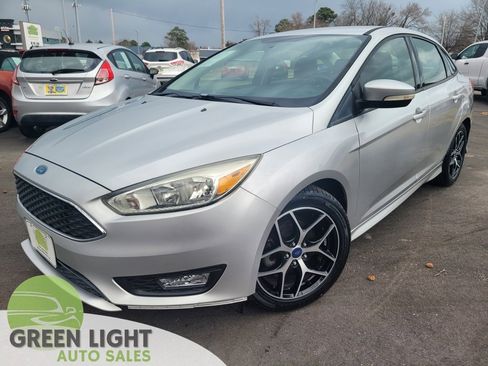 Used 2015 Ford Focus SE w/ SE Sport Package image 1