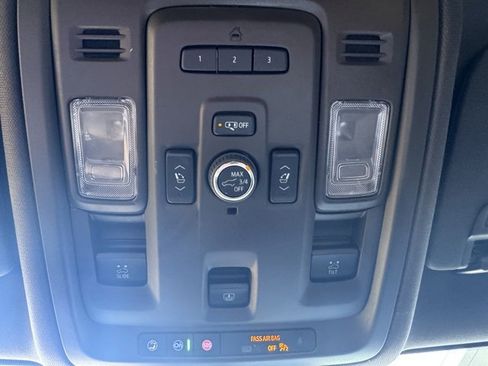 Used 2023 Cadillac Escalade Sport w/ LPO, ONYX Package image 31