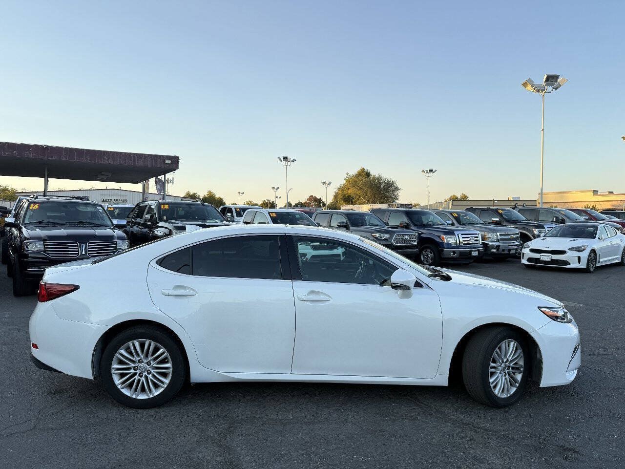 Used 2017 Lexus ES 350 FWD image 8