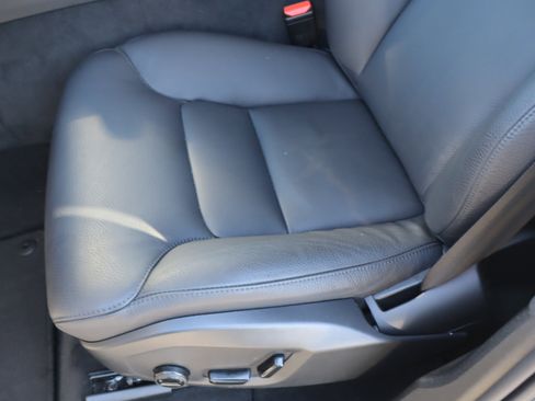 Used 2025 Volvo XC60 B5 Plus image 17