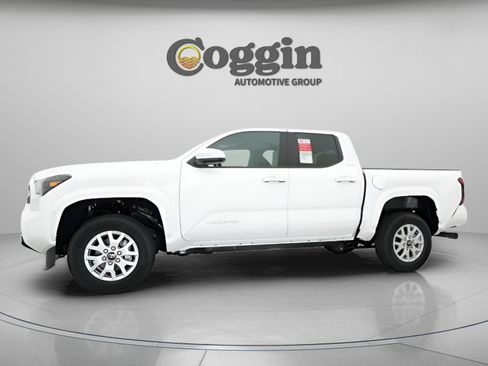 Used 2025 Toyota Tacoma SR5 w/ SR5 Upgrade Package RWD image 4