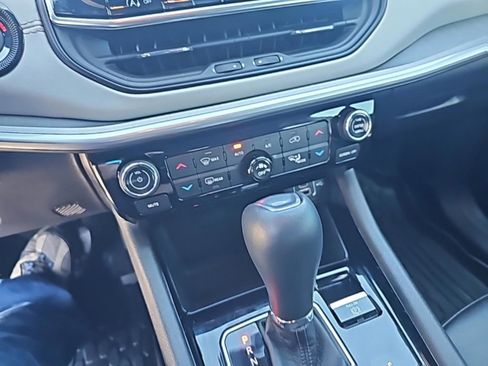 Used 2025 Jeep Compass Limited image 26