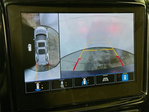 Used 2023 Chevrolet Traverse LT w/ LT Premium Package image 12