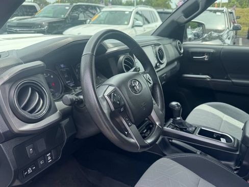 Used 2021 Toyota Tacoma TRD Sport AWD/4WD image 23