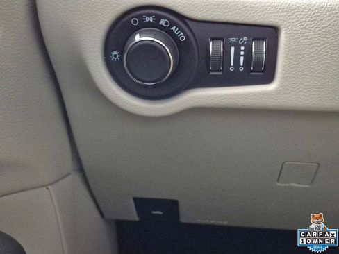 Used 2023 Chrysler Voyager LX FWD image 16
