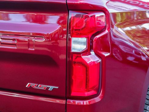 Used 2022 Chevrolet Silverado 1500 RST image 11