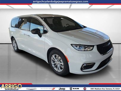 New 2026 Chrysler Pacifica Select