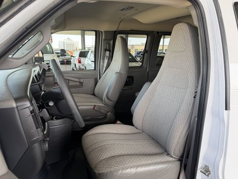 Used 2024 Chevrolet Express 3500 LT w/ LT Preferred Equipment Group RWD image 6