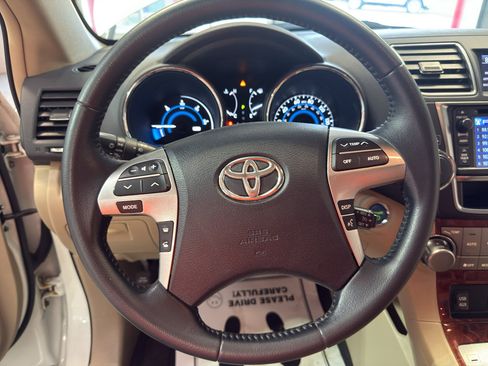 Used 2013 Toyota Highlander Limited AWD/4WD image 16