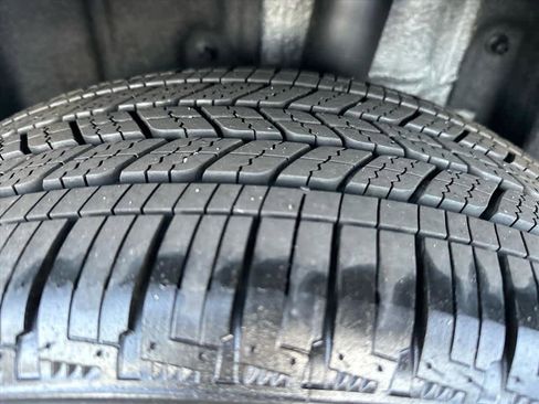 Used 2025 Nissan Kicks SR image 24