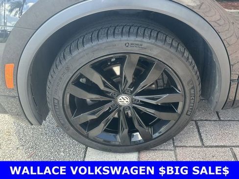Certified 2021 Volkswagen Tiguan SE R-Line FWD image 11