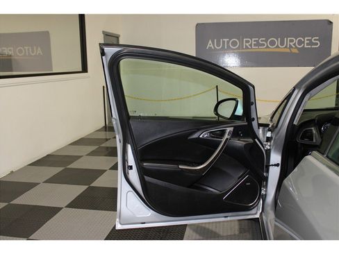 Used 2017 Buick Verano Leather image 11