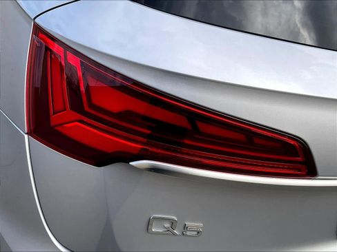 Used 2022 Audi Q5 2.0T Premium w/ Convenience Package image 27