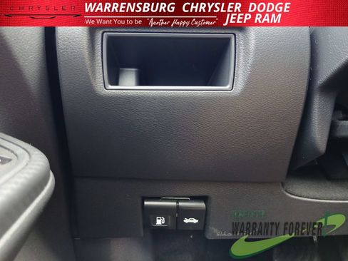 Used 2024 Nissan Versa SV FWD image 27