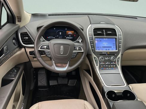 Used 2020 Lincoln Nautilus Reserve w/ Equipment Group 201A AWD/4WD image 11