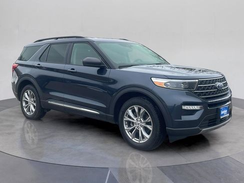 Used 2023 Ford Explorer XLT w/ Equipment Group 202A image 9