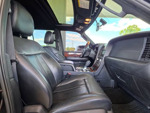 Used 2015 Lincoln Navigator 4WD image 30
