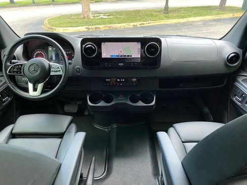 Used 2024 Mercedes-Benz Sprinter 2500 image 22