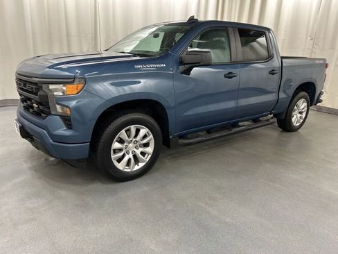 Used 2024 Chevrolet Silverado 1500 Custom image 2