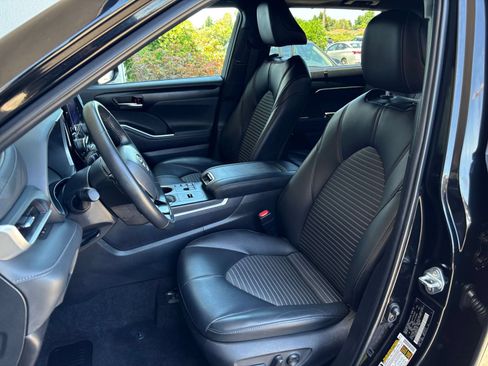 Used 2024 Toyota Highlander XSE FWD image 39