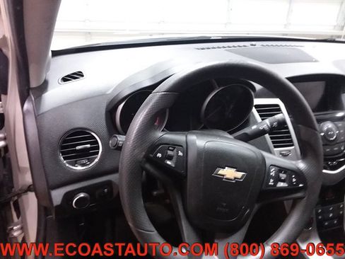 Used 2016 Chevrolet Cruze LT w/ Technology Package image 11