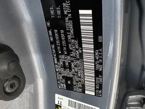 Used 2023 Toyota Highlander XLE AWD/4WD image 35