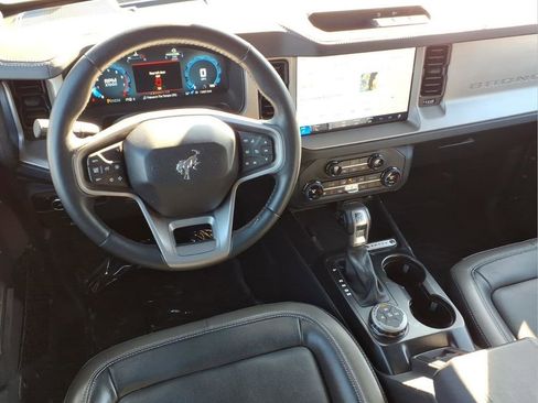 Used 2025 Ford Bronco Outer Banks image 4