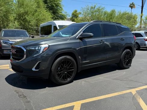 Used 2019 GMC Terrain SLE w/ Driver Convenience Package FWD image 3