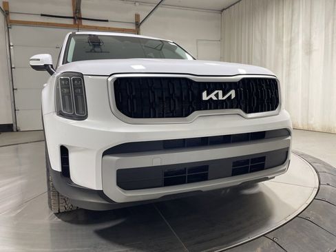 Certified 2023 Kia Telluride LX image 2