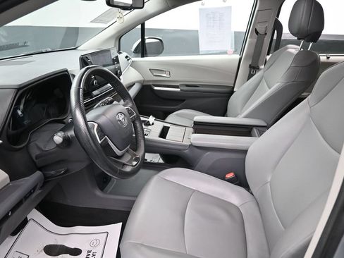 Used 2022 Toyota Sienna XLE FWD image 21
