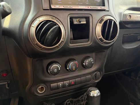 Used 2018 Jeep Wrangler Sport AWD/4WD image 16