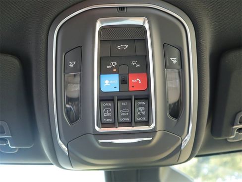 New 2023 Jeep Grand Cherokee 4xe w/ Luxury Tech Group II image 17