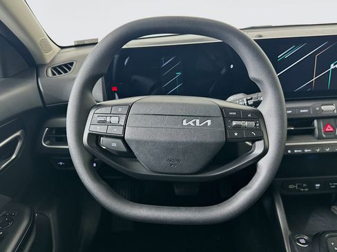 Used 2025 Kia K4 LXS image 18