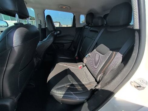 Used 2018 Jeep Compass Limited w/ Navigation Group AWD/4WD image 5