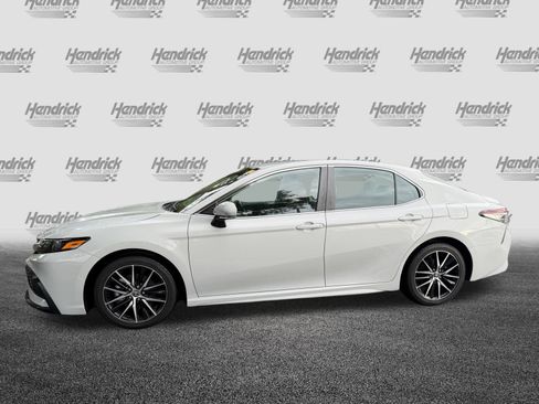 Used 2023 Toyota Camry SE FWD image 6