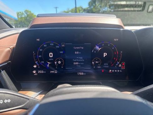 Used 2025 Chevrolet Tahoe High Country AWD/4WD image 19